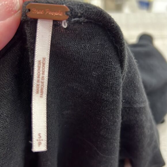 Free People Black short sleeve deep bee tunic top size small EUC - Picture 10 of 11